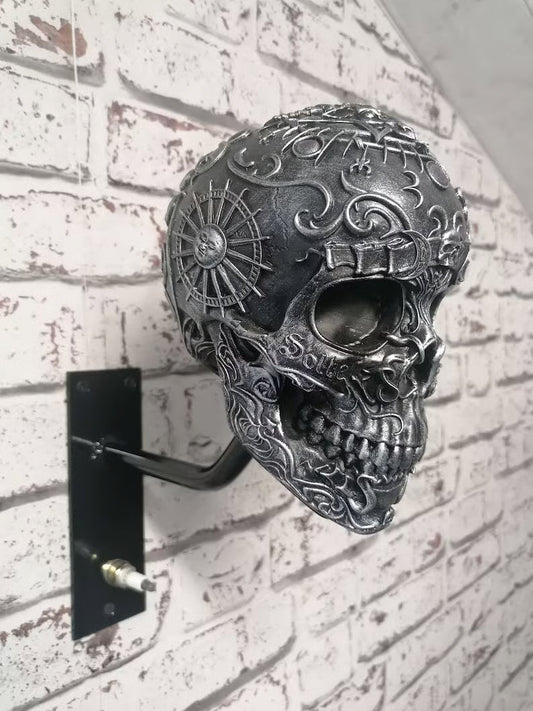 SkullHook – Halter für Helm und Jacke