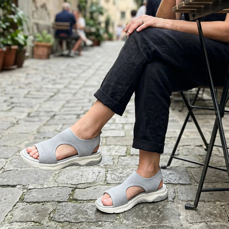 Bequeme, atmungsaktive flache Sandalen