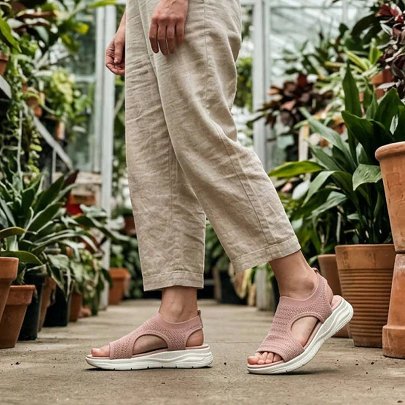 Bequeme, atmungsaktive flache Sandalen