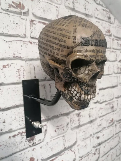 SkullHook – Halter für Helm und Jacke