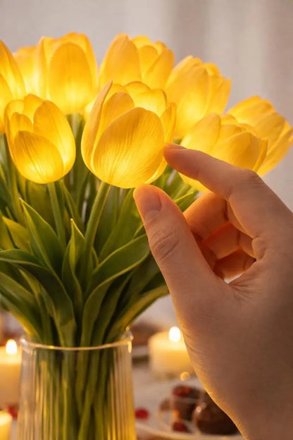 Romantische LED-Tulpenlampe – Batteriebetriebene LED-Tulpen, die Blumendekoration mit sanfter Stimmungsbeleuchtung kombinieren
