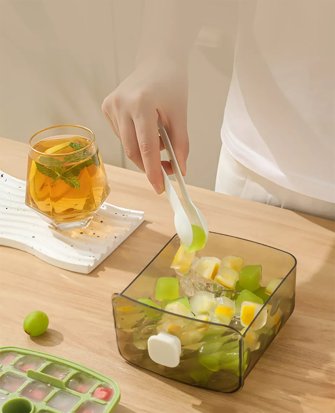 Tragbarer Eiswürfelbereiter