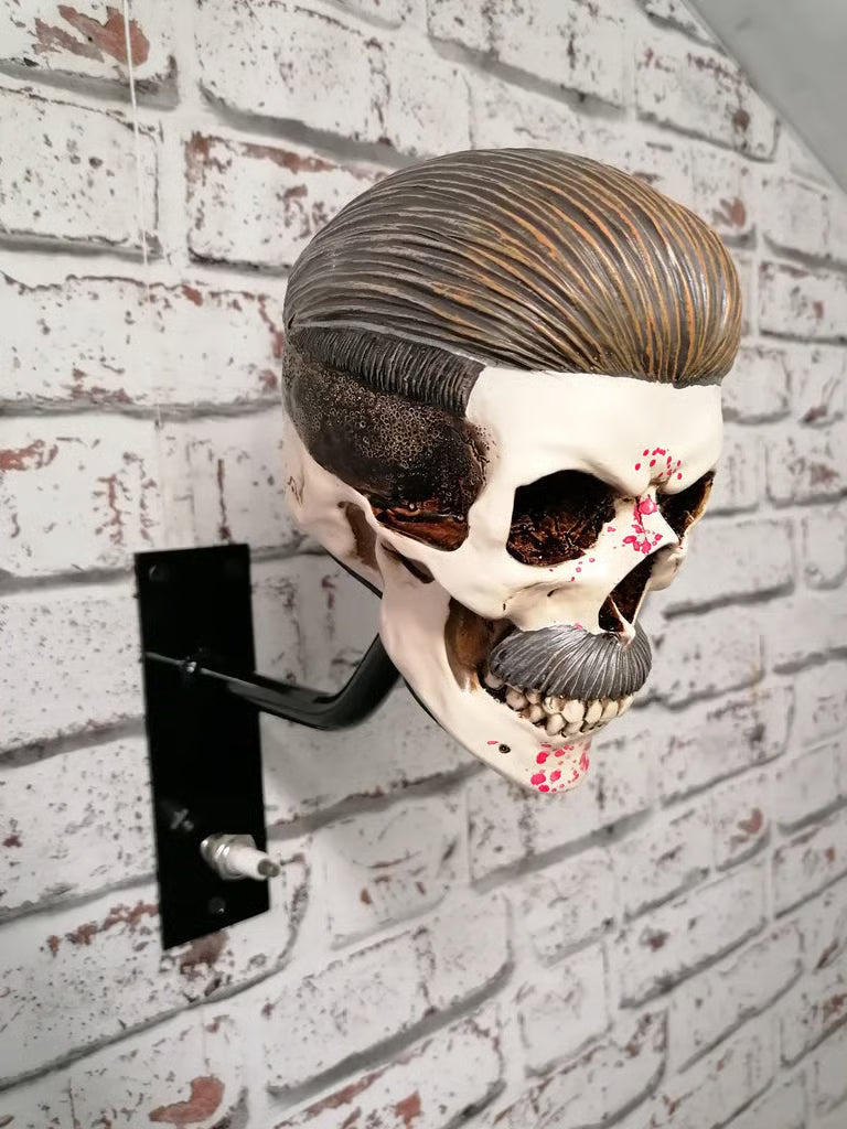 SkullHook – Halter für Helm und Jacke