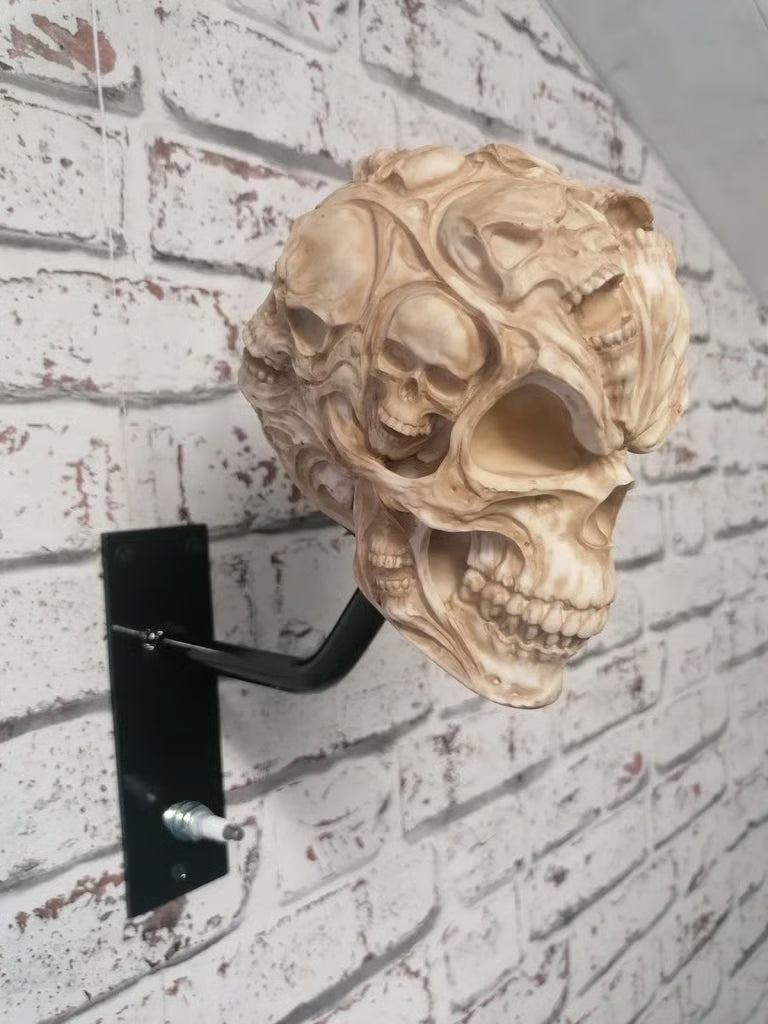 SkullHook – Halter für Helm und Jacke