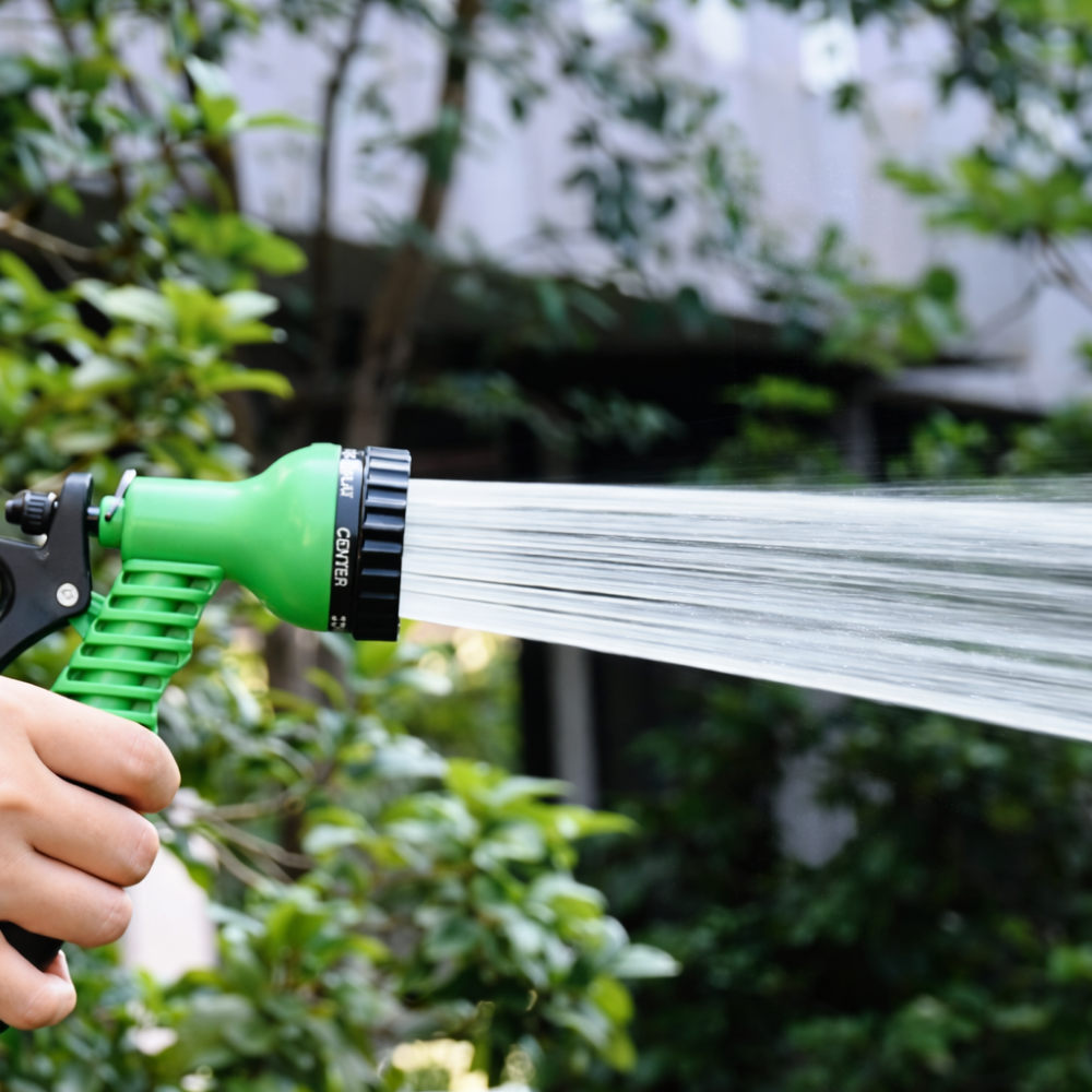 AQUAJET | Ausziehbarer Hochdruck-Gartenschlauch mit 8 Sprühdüsen – Flexibel, aufrollbar und knickfrei