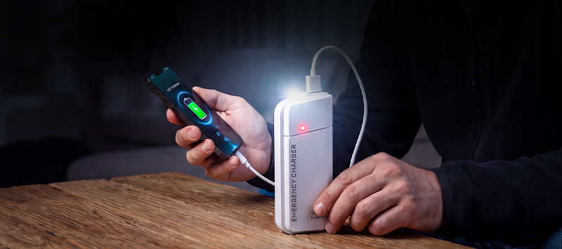 Tragbares Notladegerät mit AA-Batterien – USB-Aufladung, kompakt und mit LED-Taschenlampe – perfekt für Reisen, Pendeln und Stromausfälle