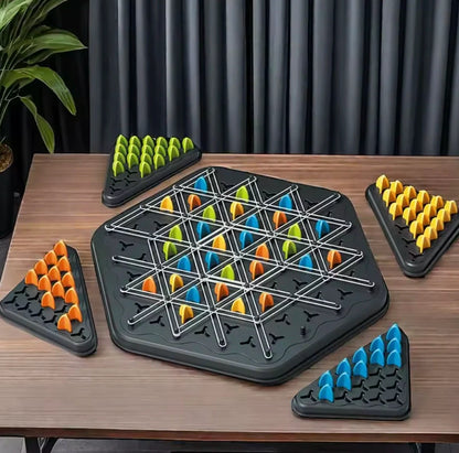 Dreiecksjagd: das Brettspiel, das Logik und Geometrie trainiert